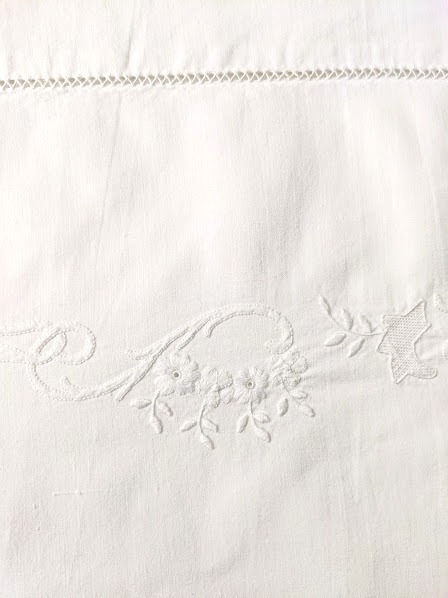 Thumbnail: Vintage White Floral Embroidered Sheet Queen Full