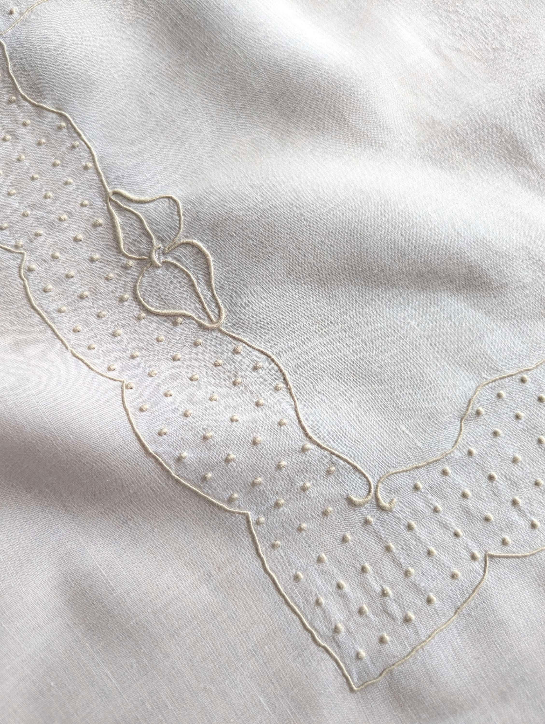 Vintage White Tan French Knots 40in Square Tablecloth Linen