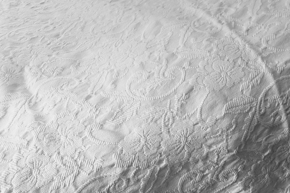 Matelasse Coverlet White Scalloped Edge Twin 76" x 94"