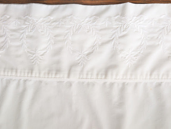 Thumbnail: Wamsutta Embroidered 3 Standard Pillow Cases Laurel Wreath New