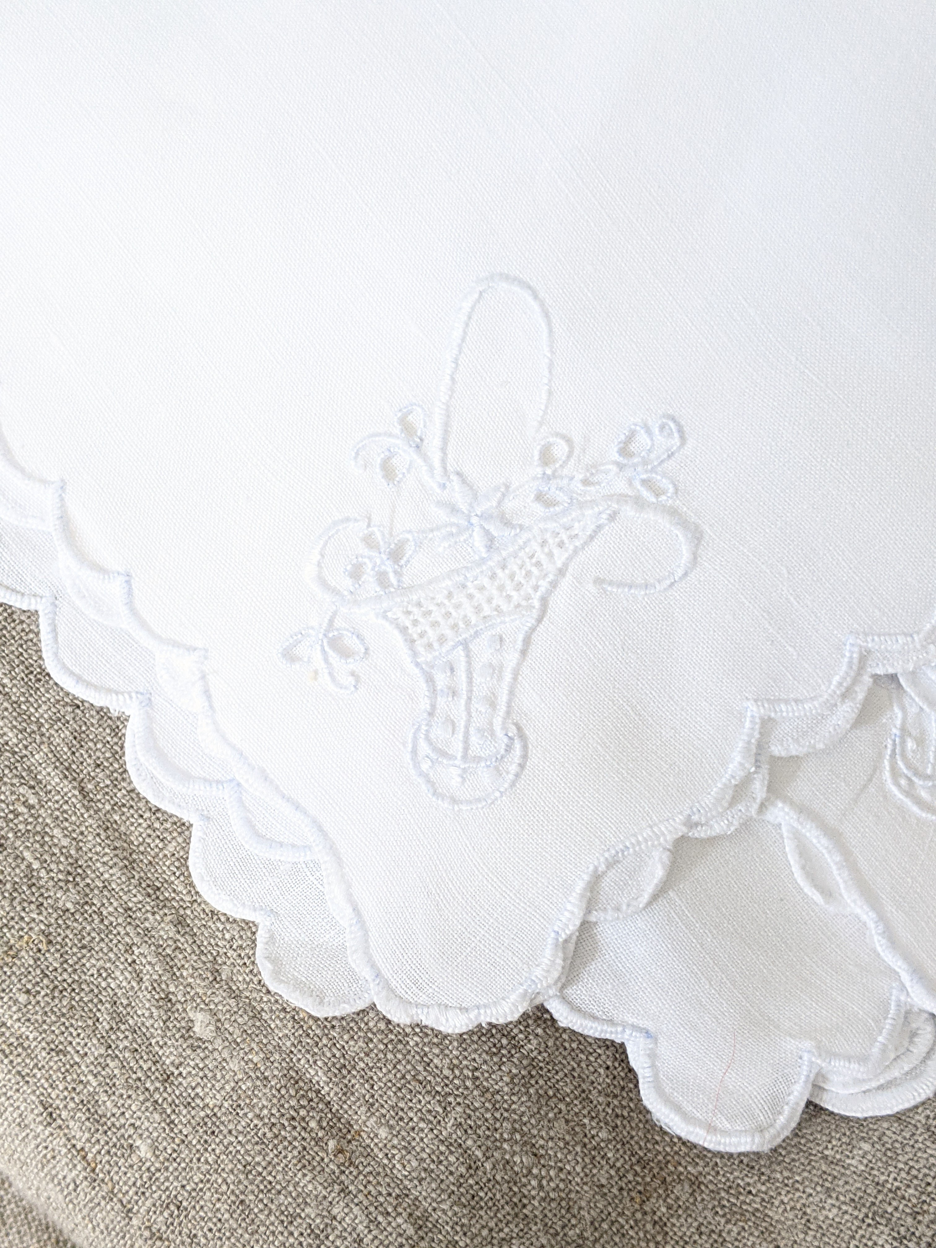White Dainty Napkins Set of 4 Embroidered Floral Basket 12in