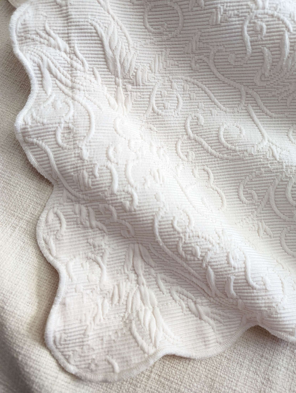 Colchas Domingo Ivory Matelassé King Sham Cotton
