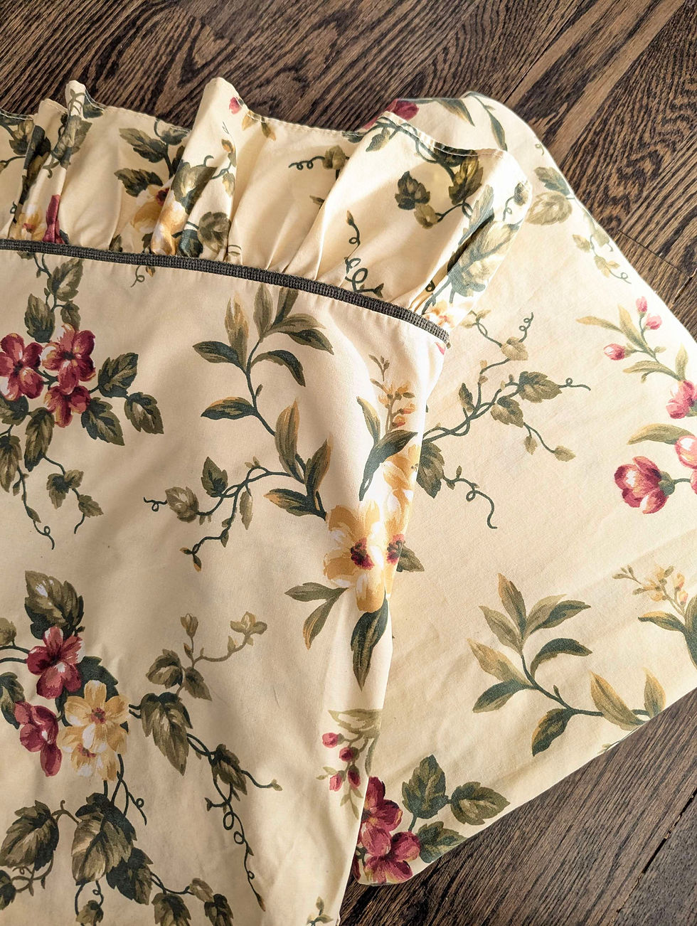 Thumbnail: Waverly Garden Room Floral Manor King Flat Fitted Sheets Pale Yellow Ruffles