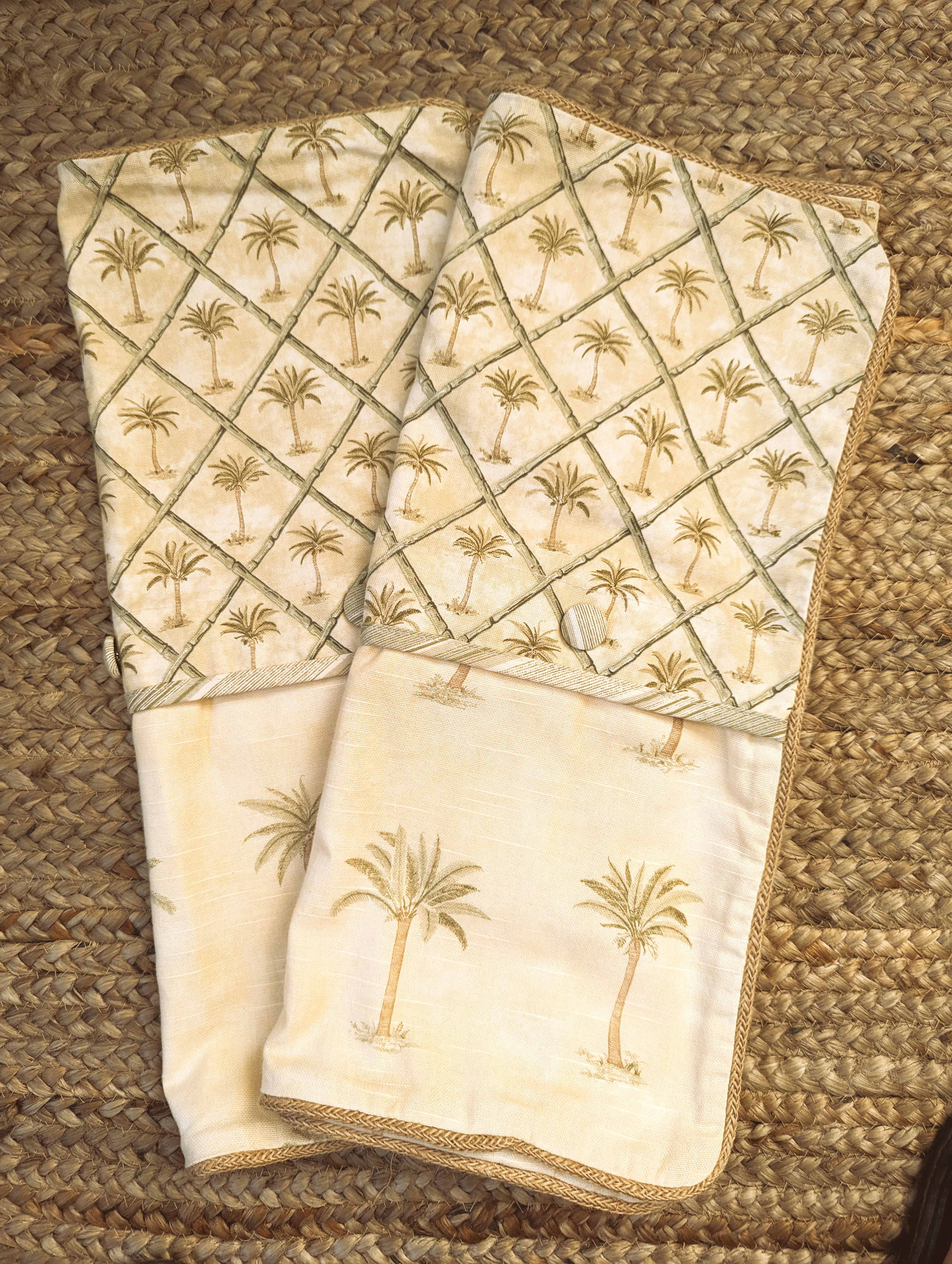Waverly King Tahiti Palmera Tree Shams Jute Buttons 20in