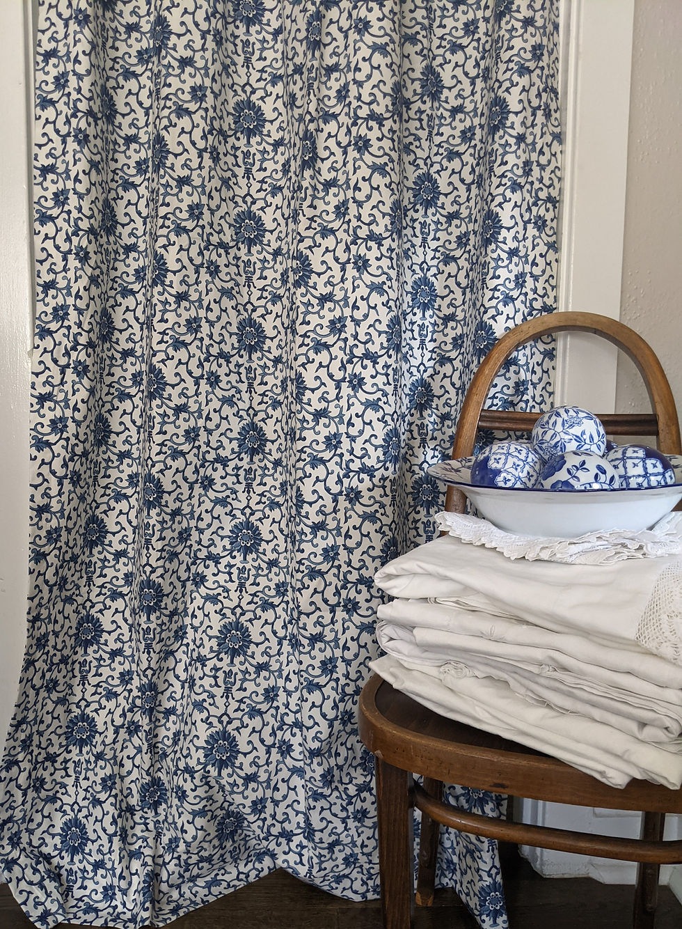 Thumbnail: Ralph Lauren Porcelain Rosette Curtain Panel 84in x50in Cotton
