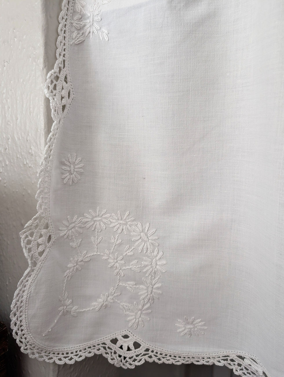 Thumbnail: Vintage Valance Embroidered Daisies 15x39in Hand Stitched Upcycled