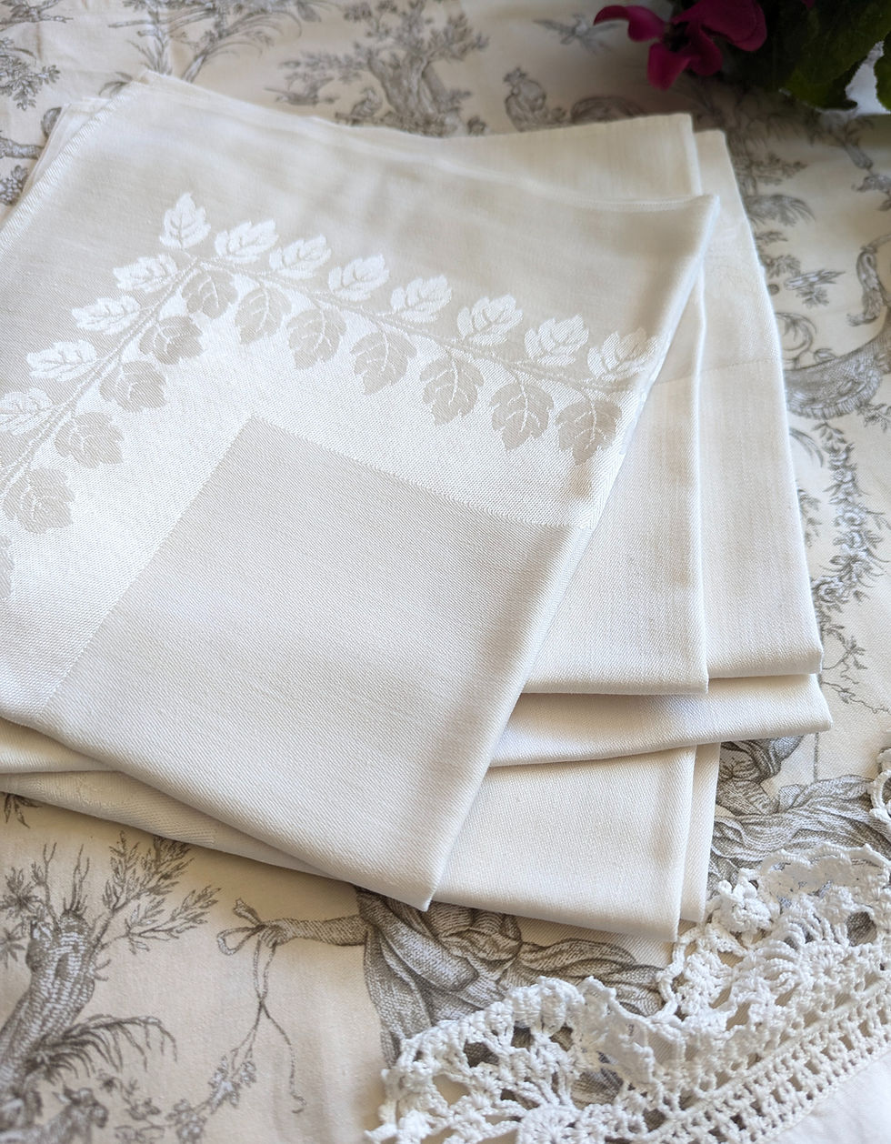 Damask Napkins Cream Set of 7 Leaf Design 18inch