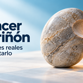 Cáncer de riñón: opciones reales para tratarlo, con una piedra/riñón roto sobre fondo azul claro. Imagen conceptual de la cirugía que retira el tumor renal y preserva el resto del riñón.