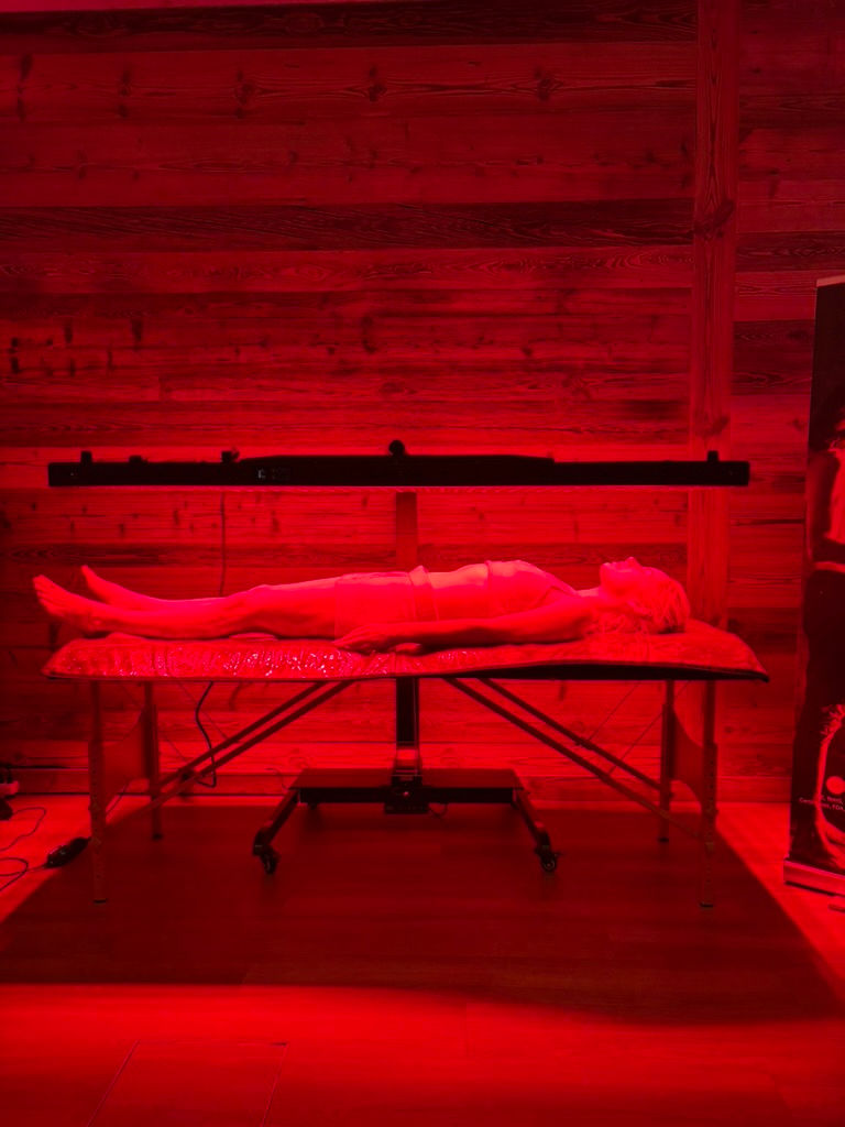 Thumbnail: The biggest red light therapy panel in Switzerland
