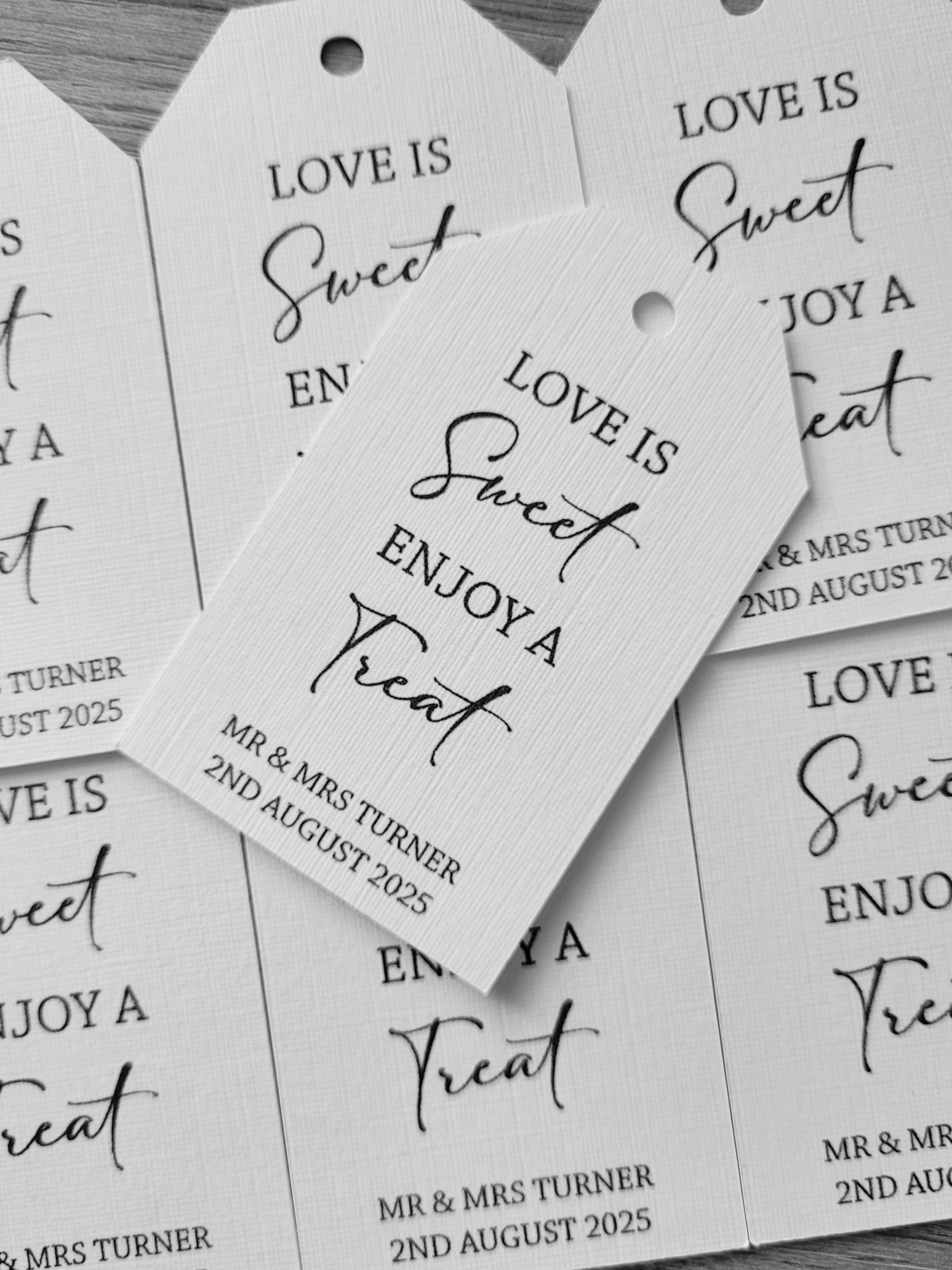 Minimalist Love is Sweet, Enjoy a Treat Tags.