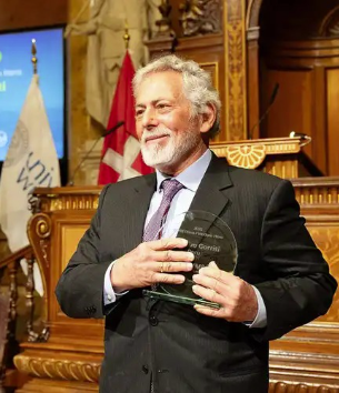 Gustavo Gorriti recibe el Premio Héroe Mundial de la Libertad de Prensa: “El periodismo libre está bajo el ataque de dictaduras”