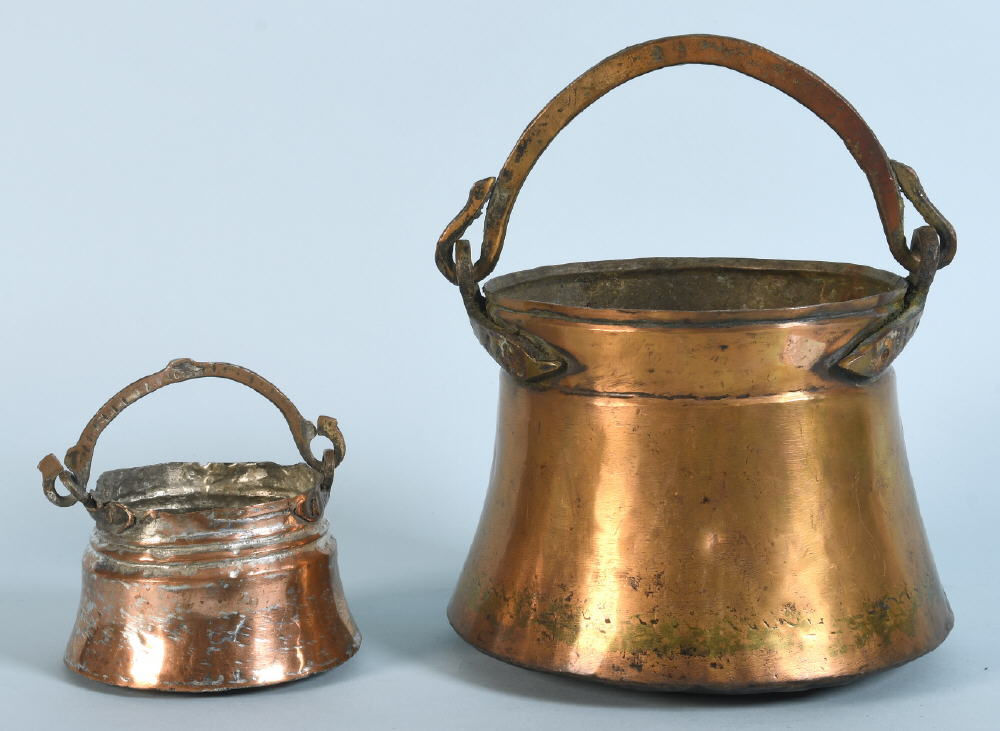 2 alte Kessel, Henkeltöpfe, Dekoration, Kupfer, Gefässe