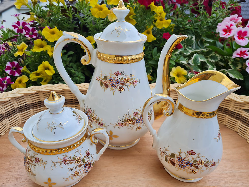 Miniaturbild: Kaffeekern & 4 Tassen antik, um 1900, Golddekor & Emaillemalerei