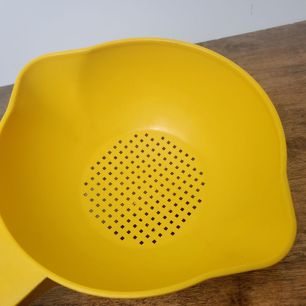 Vintage Tupperware Yellow 1 Quart Colander Strainer Handle #1200 USA Retro