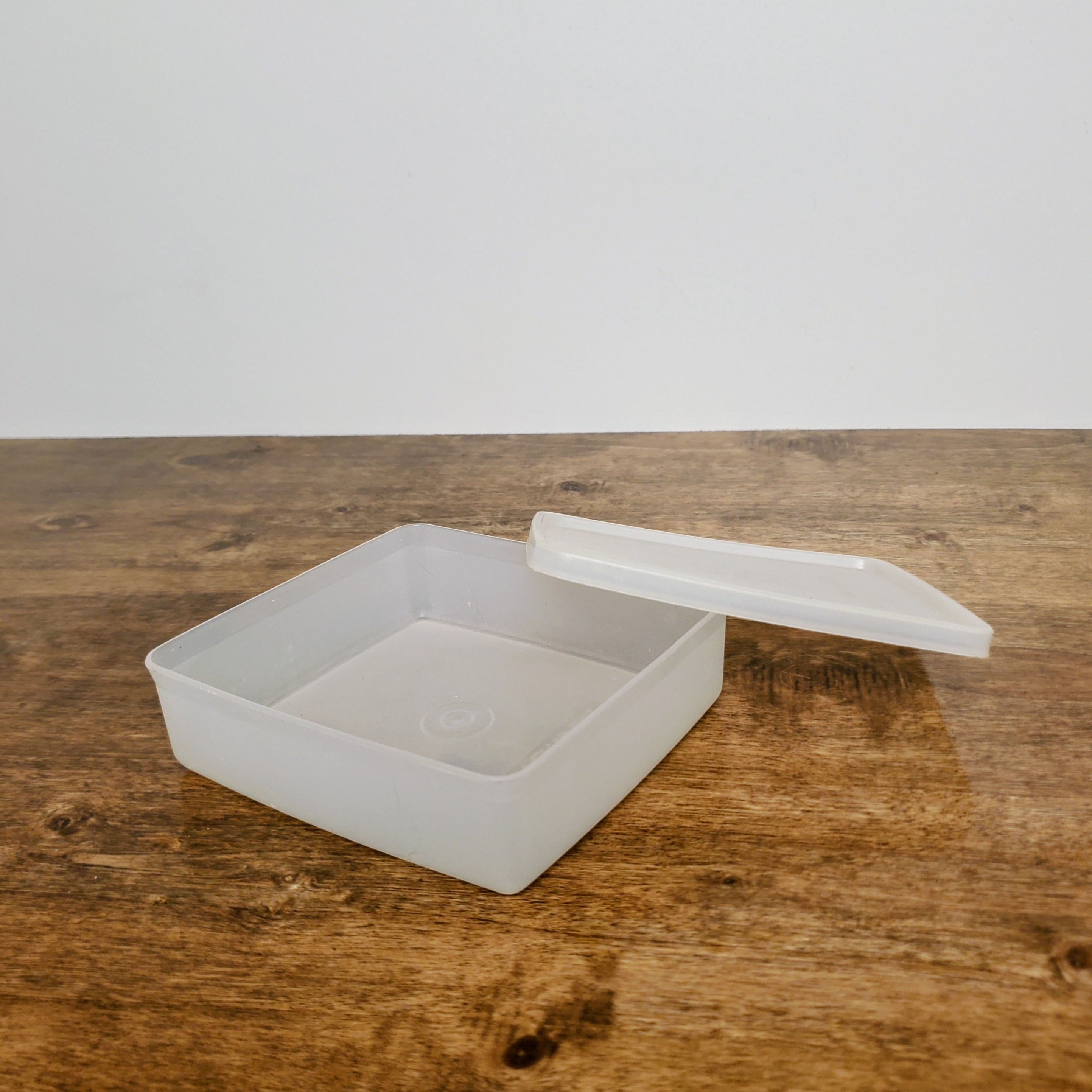 Vintage Tupperware Square-A-Way Sandwich Keeper #670 – Sheer Lid & Base