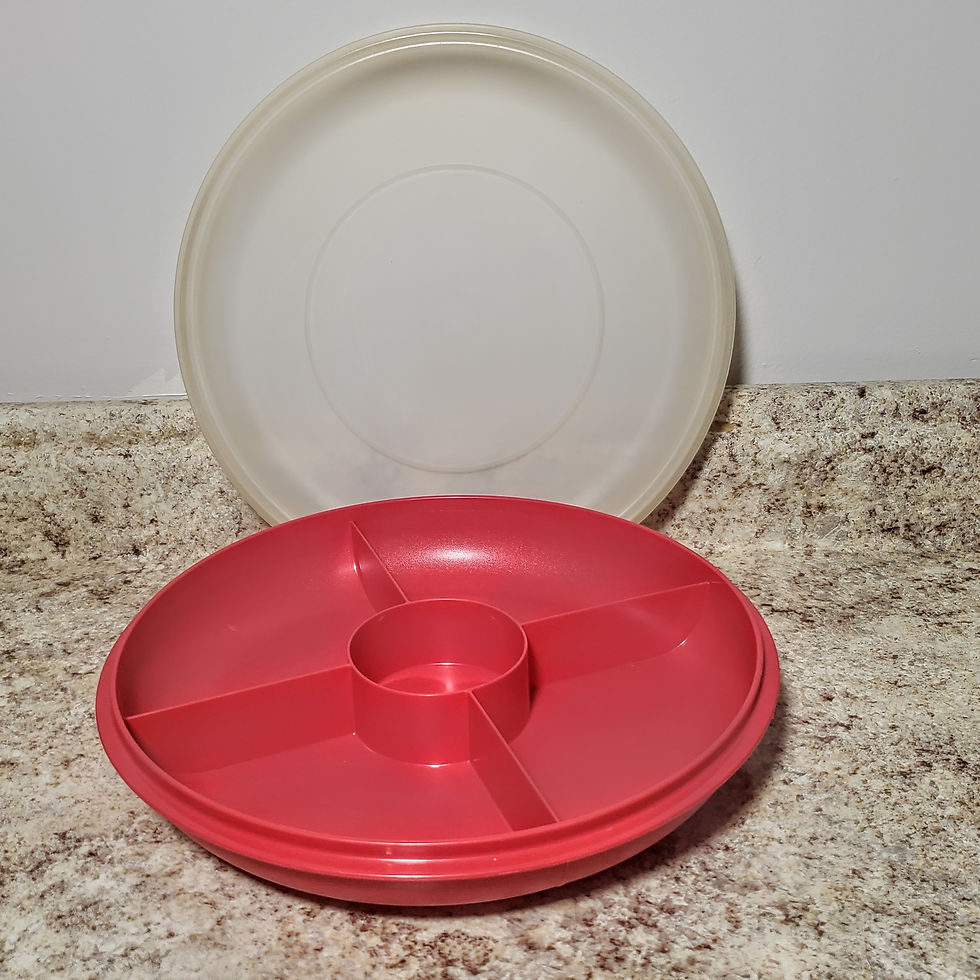 Tupperware 1708 Divided Veggie Dish Vegetable Tray Red with clear Lid