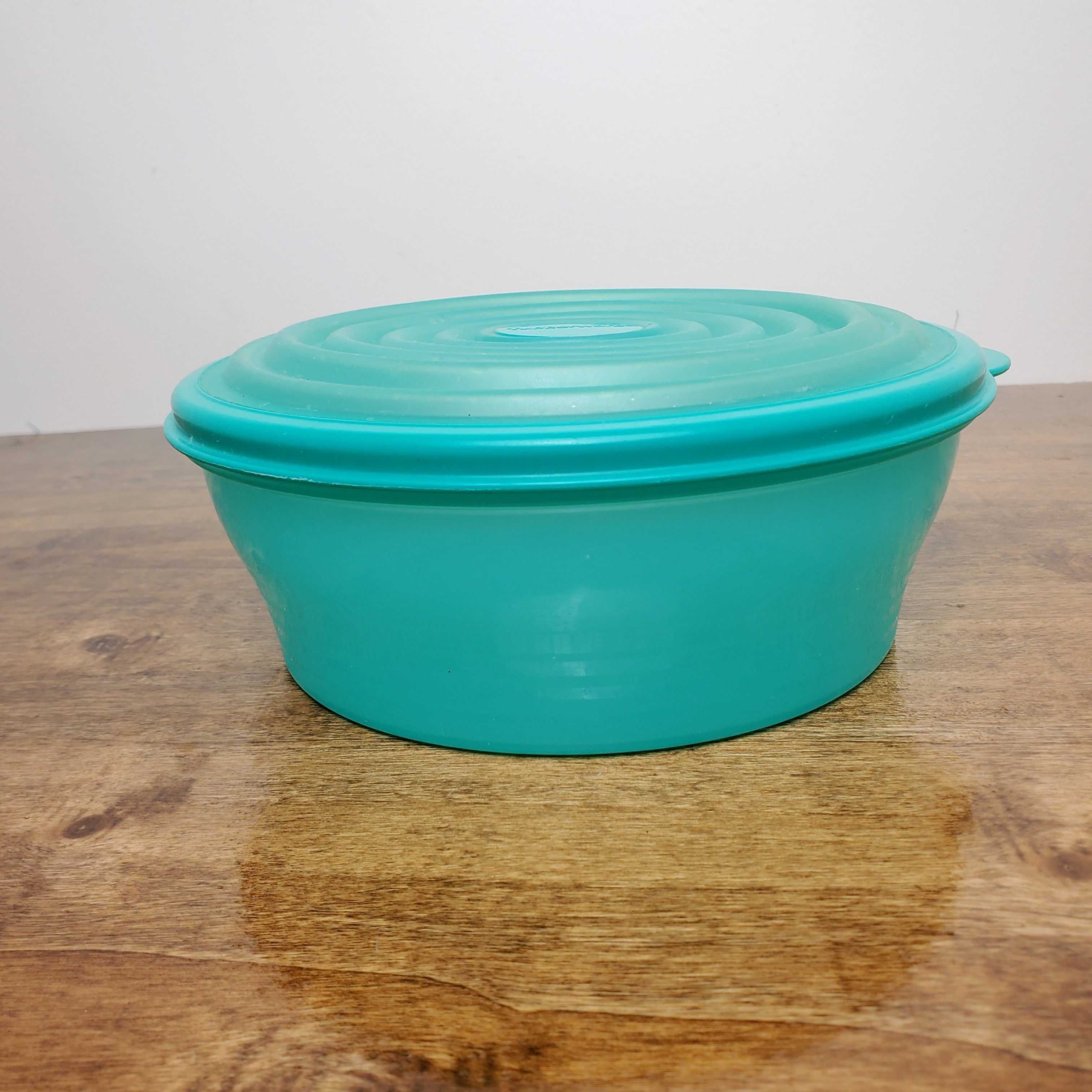 Vintage Tupperware Stuffables Bowl 6 Cup Container Teal Blue #5316 w/ Seal Lid #5319