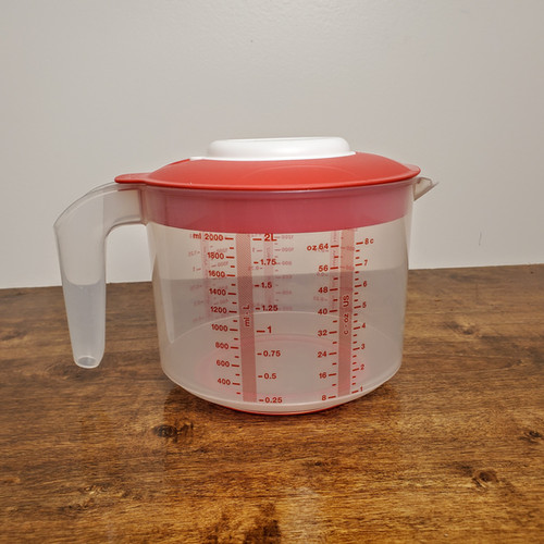 New UNIQUE Tupperware 8 cup Mix n Store Measuring Cup 2L Red