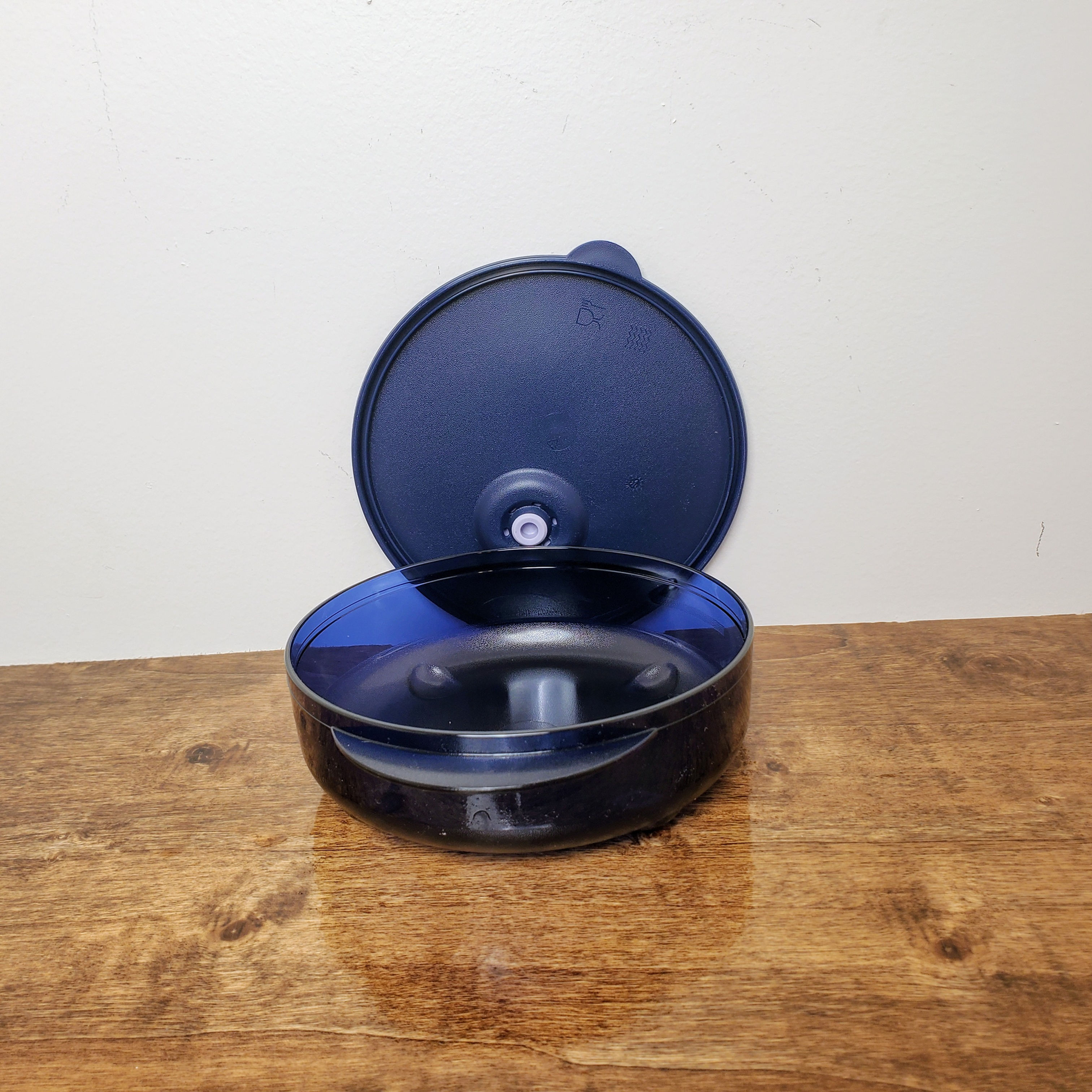 Tupperware Vent N Serve #4150 Blue 1.75 Cup