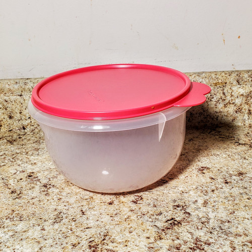 Tupperware まとめ売り Tupperware wants to jump from grandma's cupboard into the