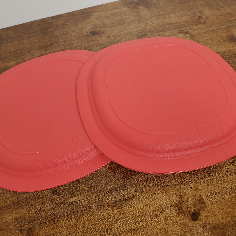 Thumbnail: Tupperware Microwave Reheatable Dinner Luncheon Plates 3398 Red - Set of 2