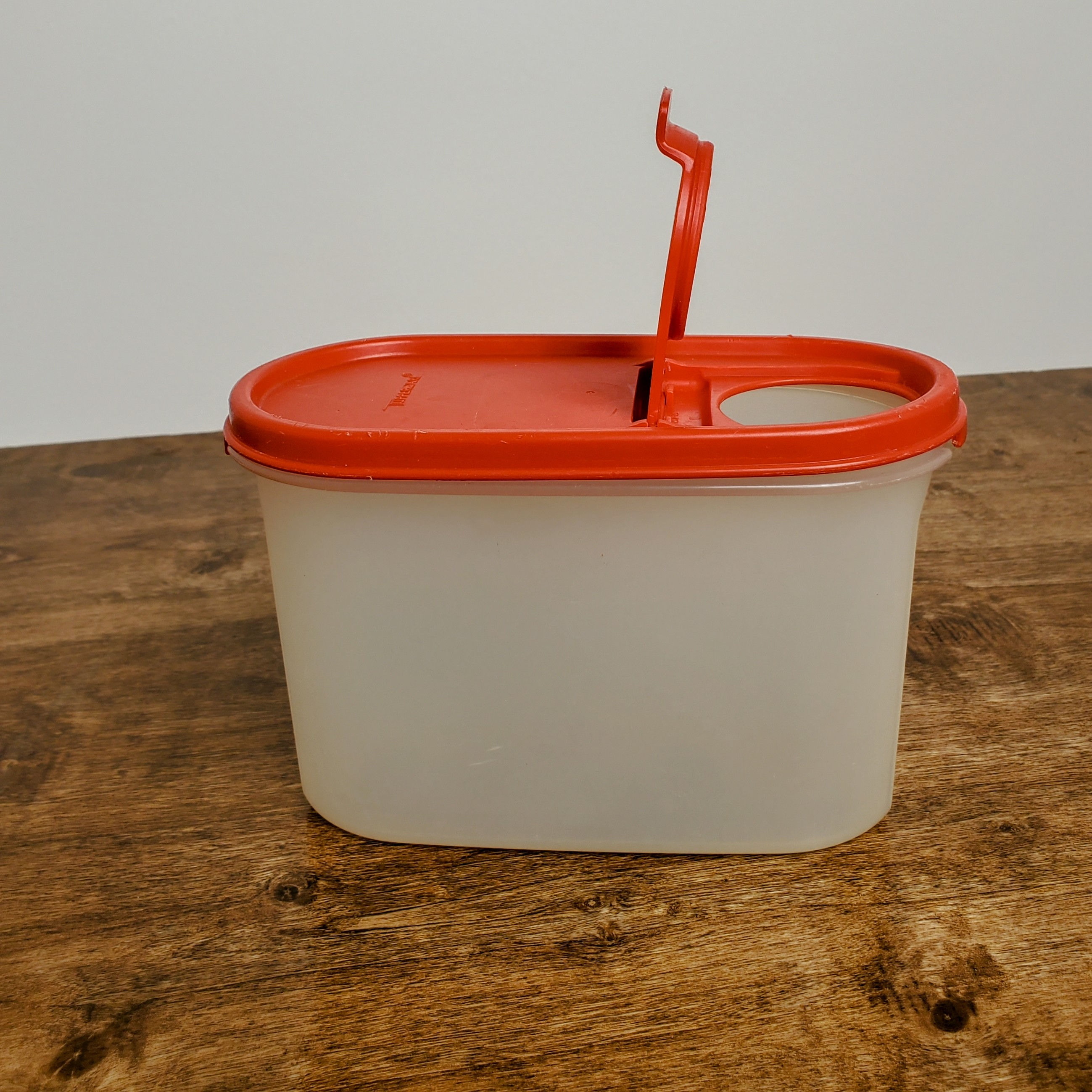 Tupperware Modular Mates Red Flip Top Pour Lid 4.75 Cup Oval Container 1612