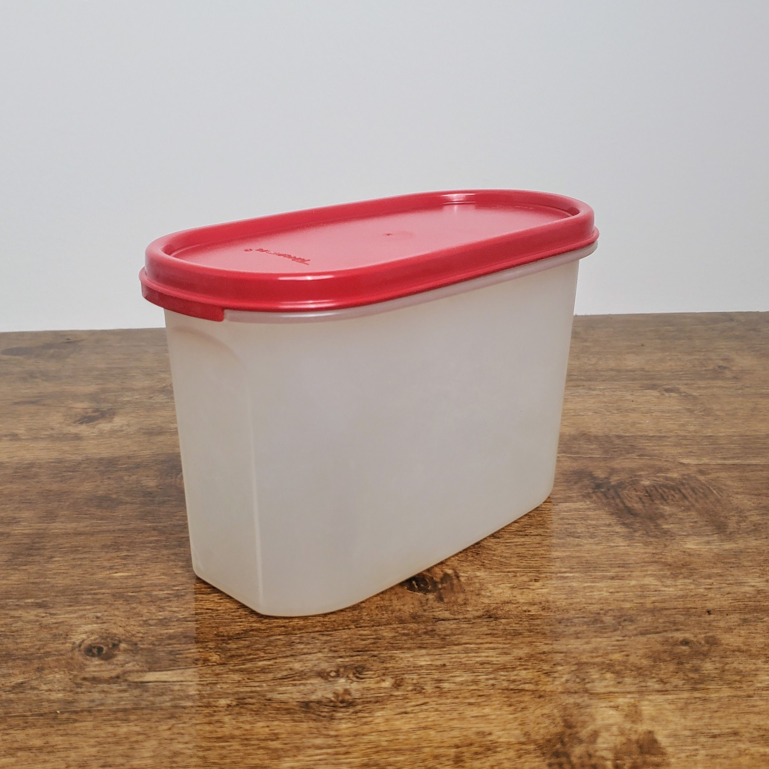 Tupperware Modular Mate 4 3/4 Cup #2 Oval Canister #1612 w/ Red seal Vintage