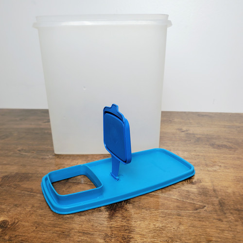 Tupperware Super Cereal Keeper Pet Food Storage 20 Cup Sheer Blue