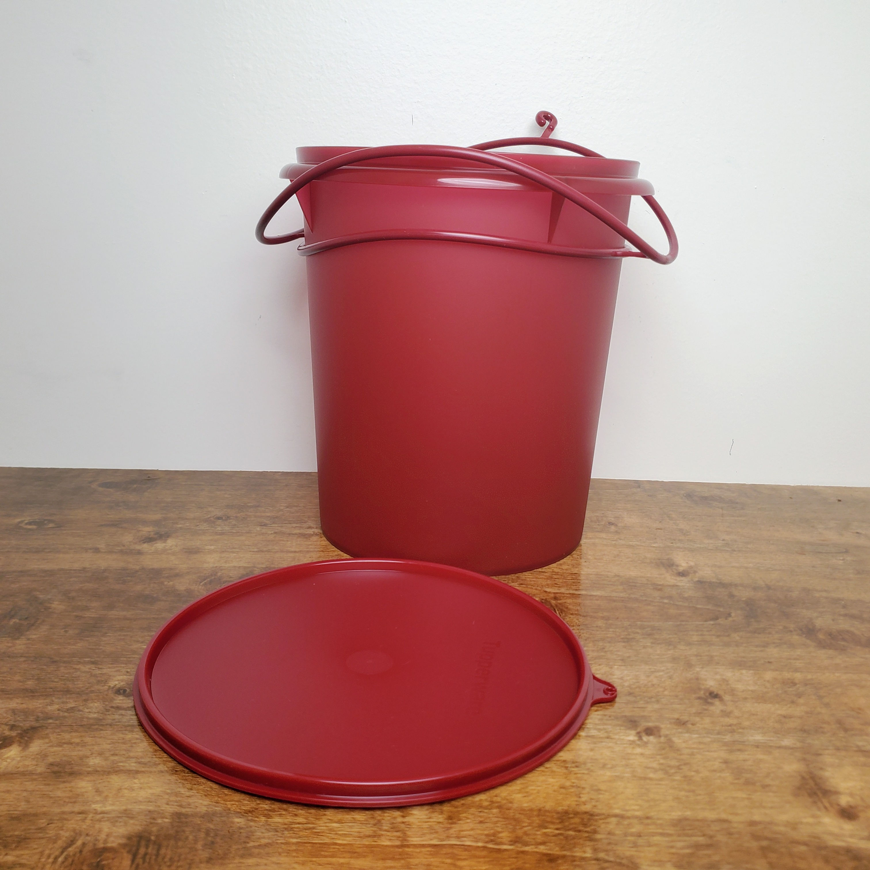 New Vintage Tupperware 9 Qt Storage Canister #255 Fuchsia Pink w/ Carry Handle