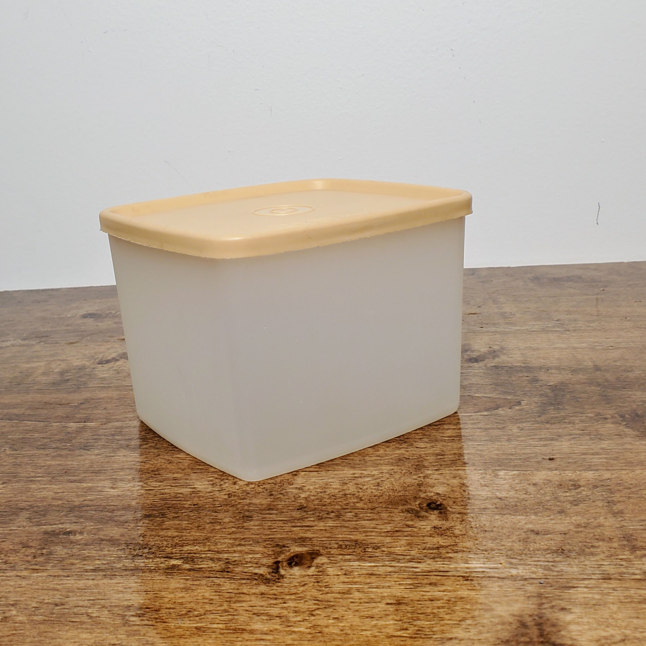Tupperware Square Round Freezer Container 24 oz #312 Beige Lid