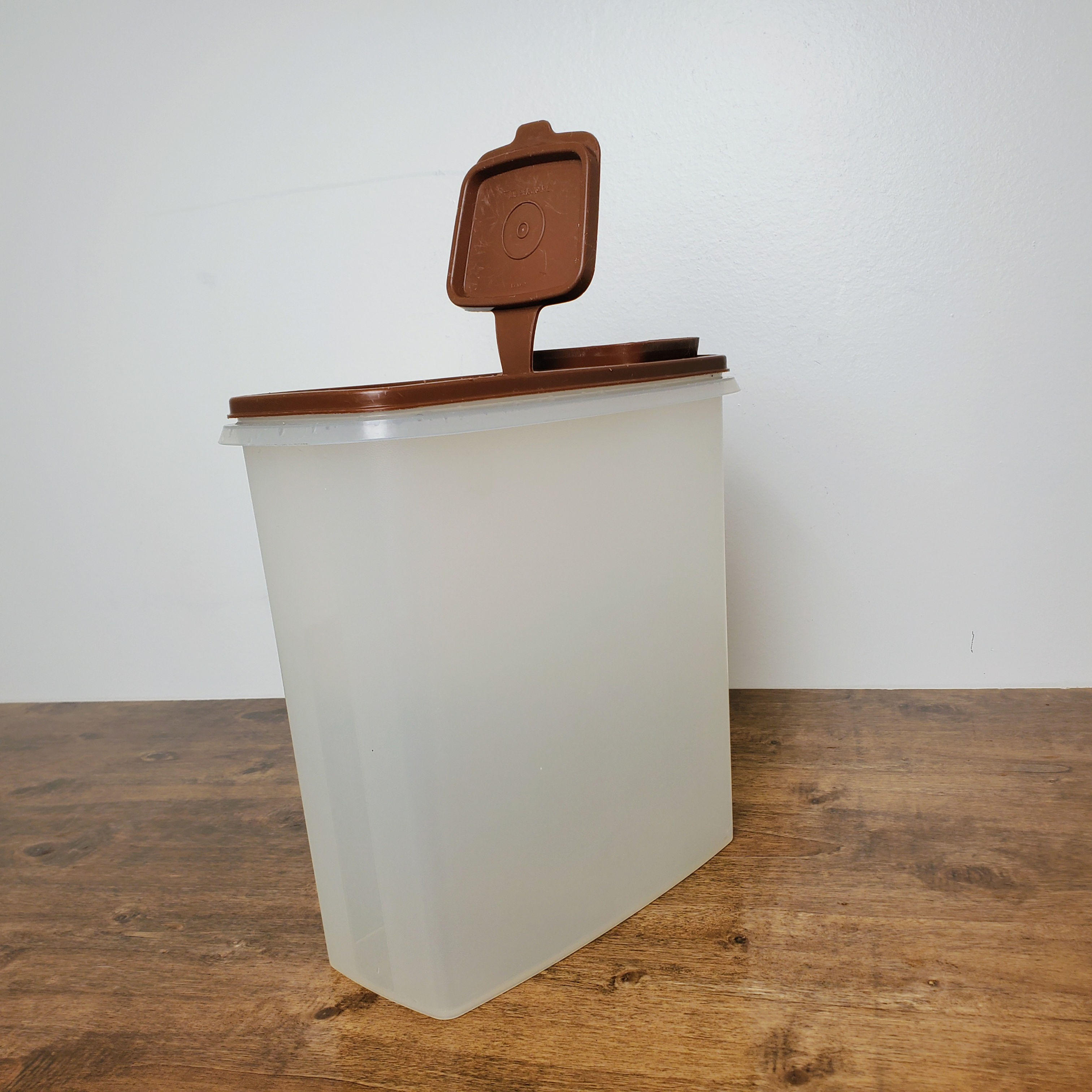 Vintage Tupperware XL Cereal Keeper Container #1588 Brown Flip-Top Lid Kitchen Storage