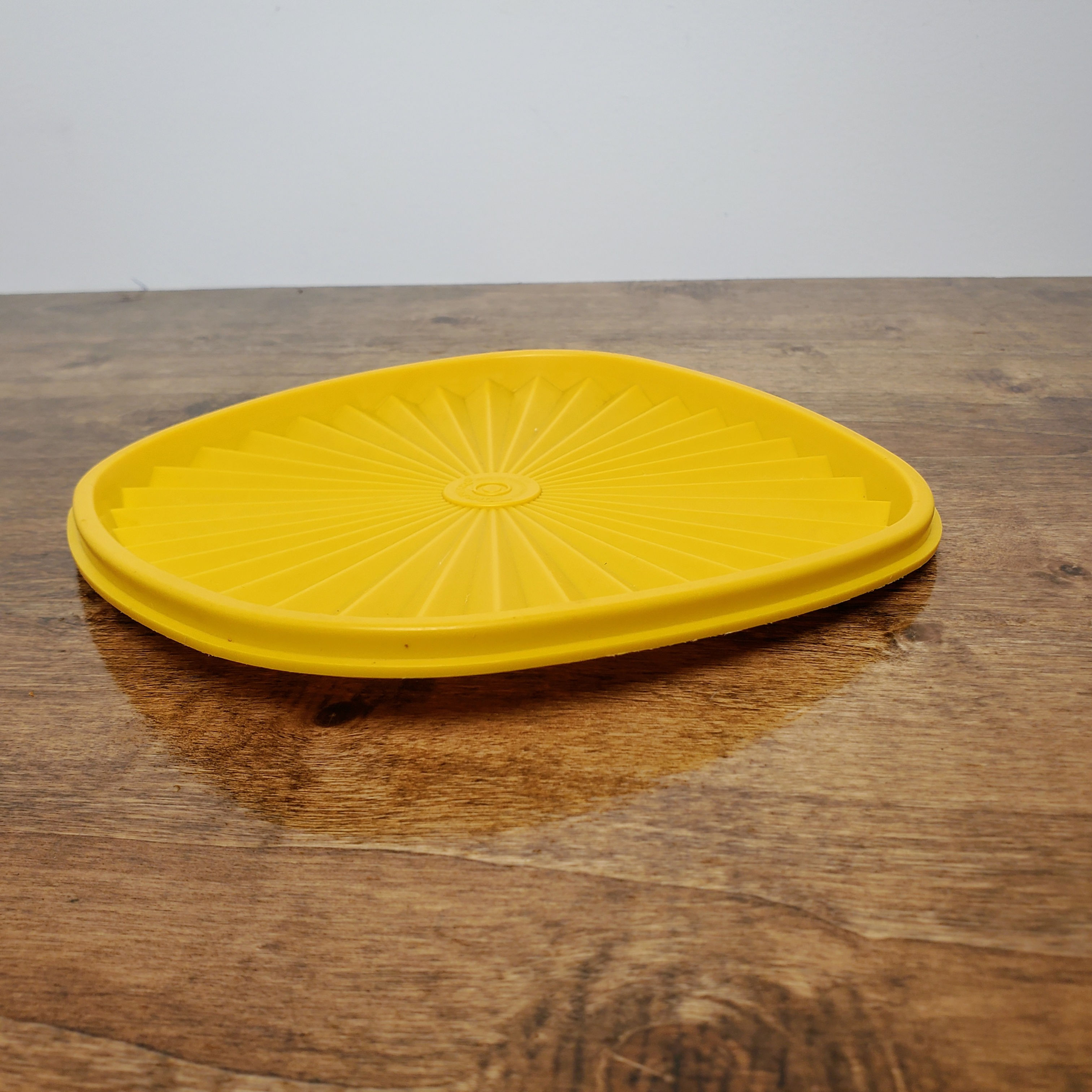 Vintage Tupperware Yellow Servalier Lid #837 8" Oval Sunburst Replacement Seal