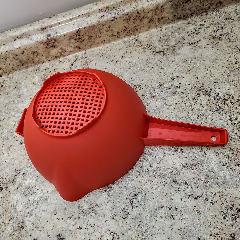 Tupperware 2 qt Double Spout Strainer Colander 1523 Large Kitchen Utensil NEW
