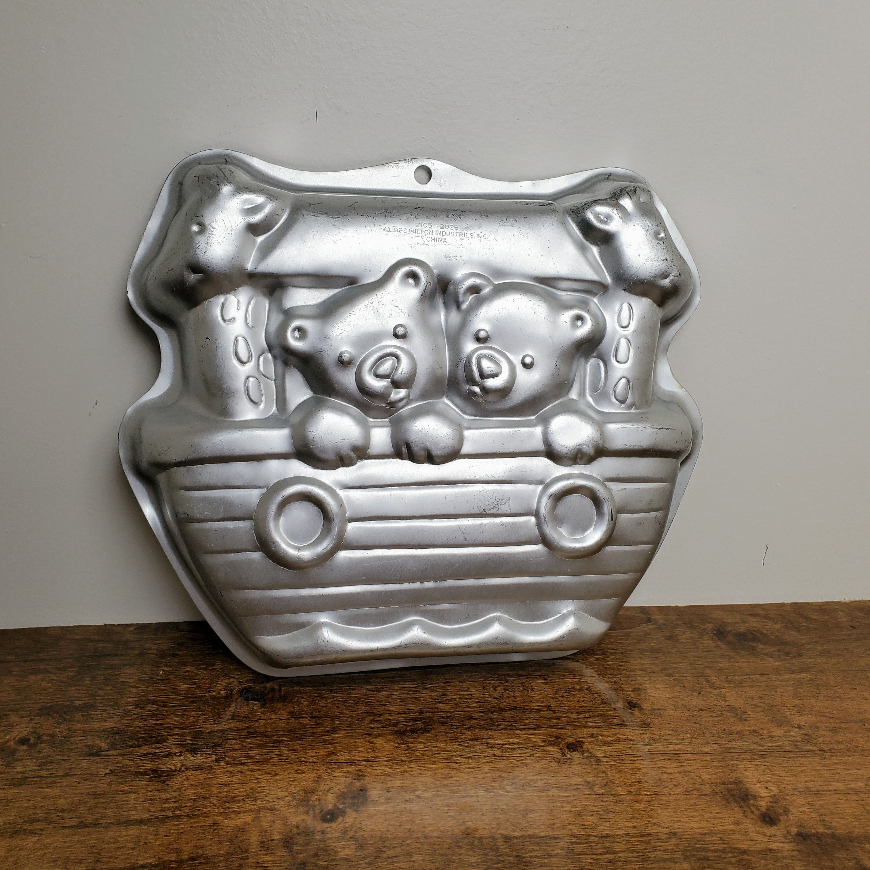 Noah's Ark Aluminum Cake Pan 2105-2026 Retired Teddy Bears Giraffe Birthday 1999 Wilton