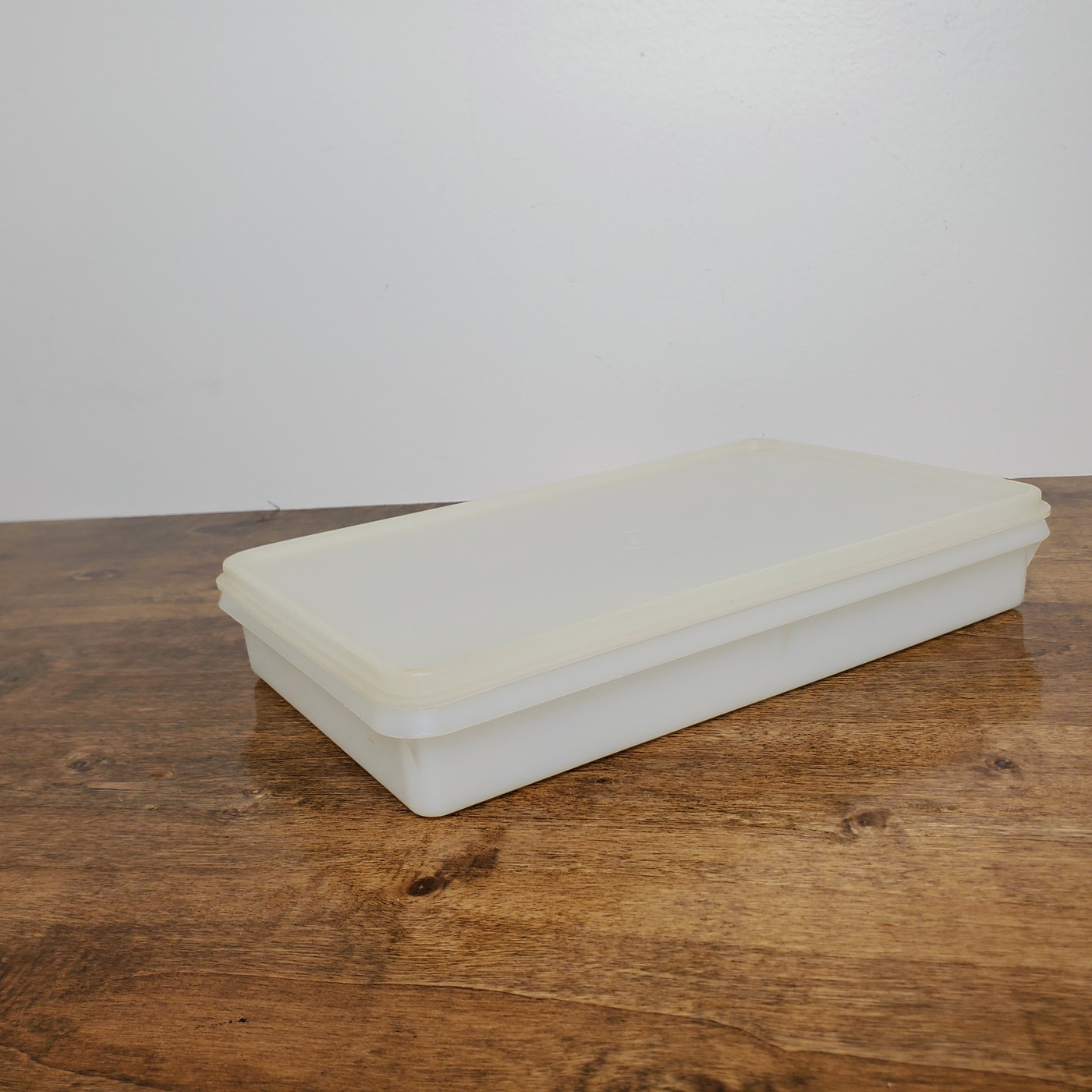 Rectangular Tupperware bacon and deli meat keeper.