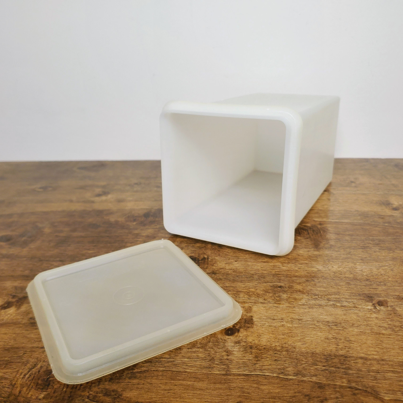 Vintage Tupperware Cracker Keeper with Seal