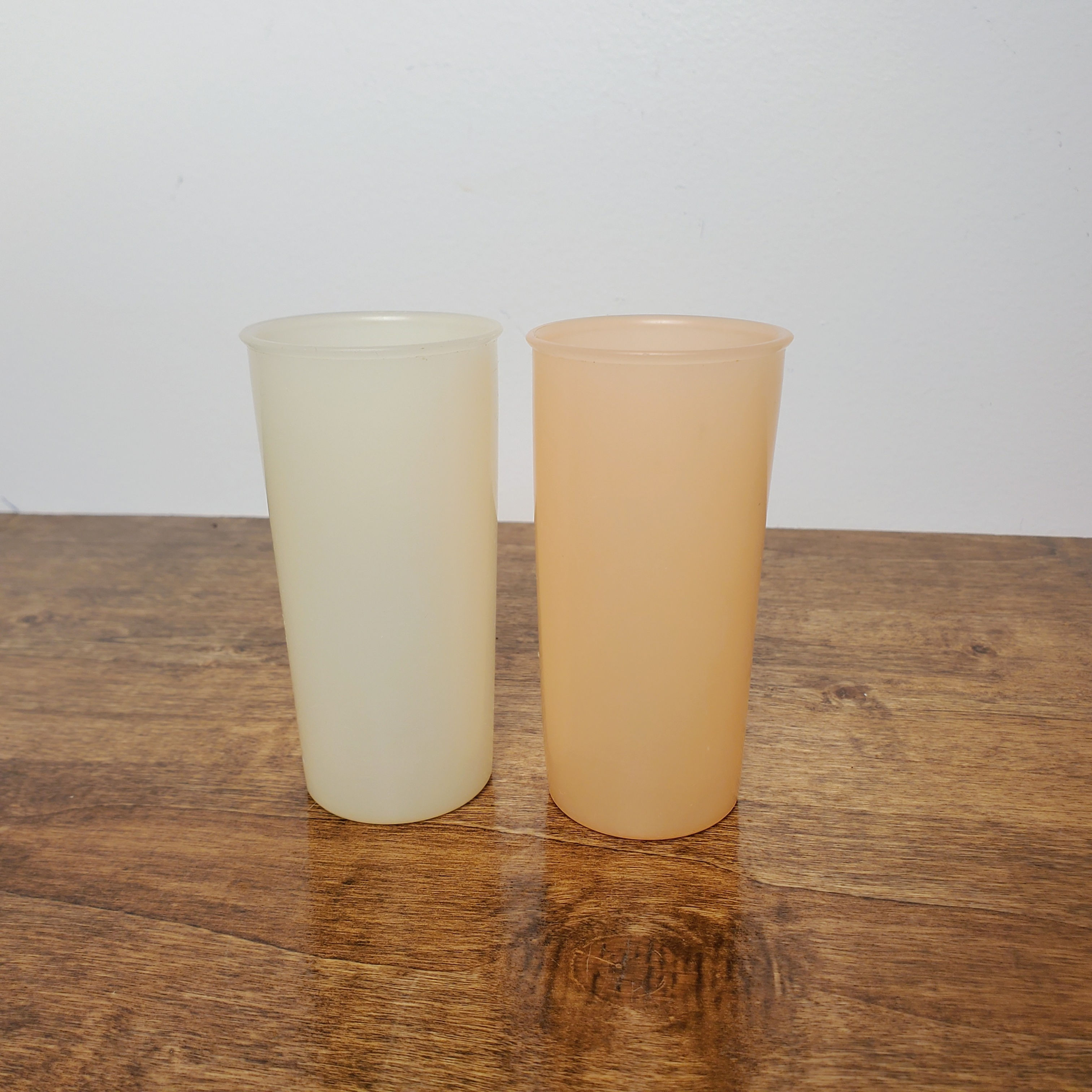 Tupperware #117 White & Peach 6 oz Cups Set of 2 Vintage Millionaire Line Retro