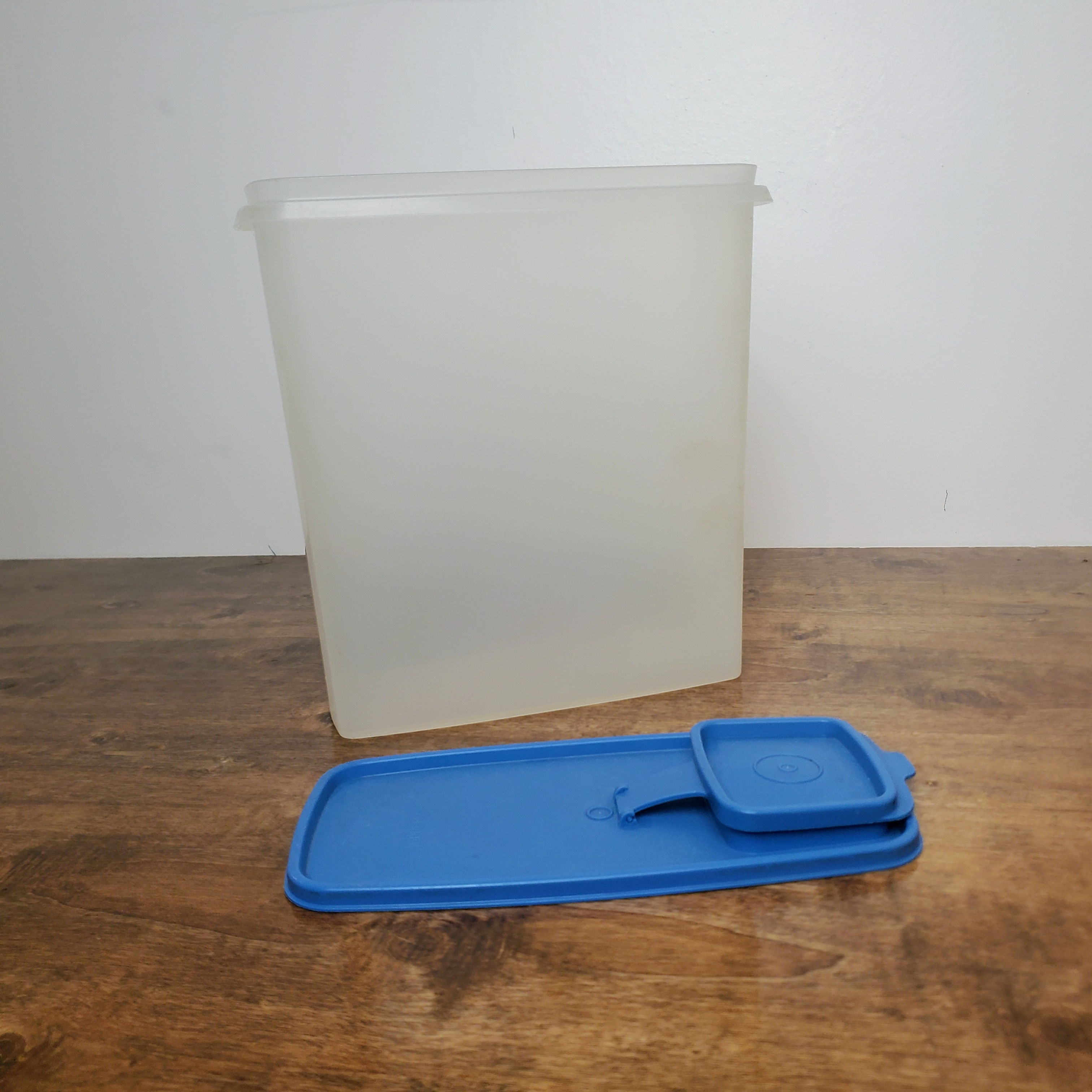 Vintage Tupperware Super Cereal Keeper 20 Cup Container #1588 Blue Seal Lid #1589 1590
