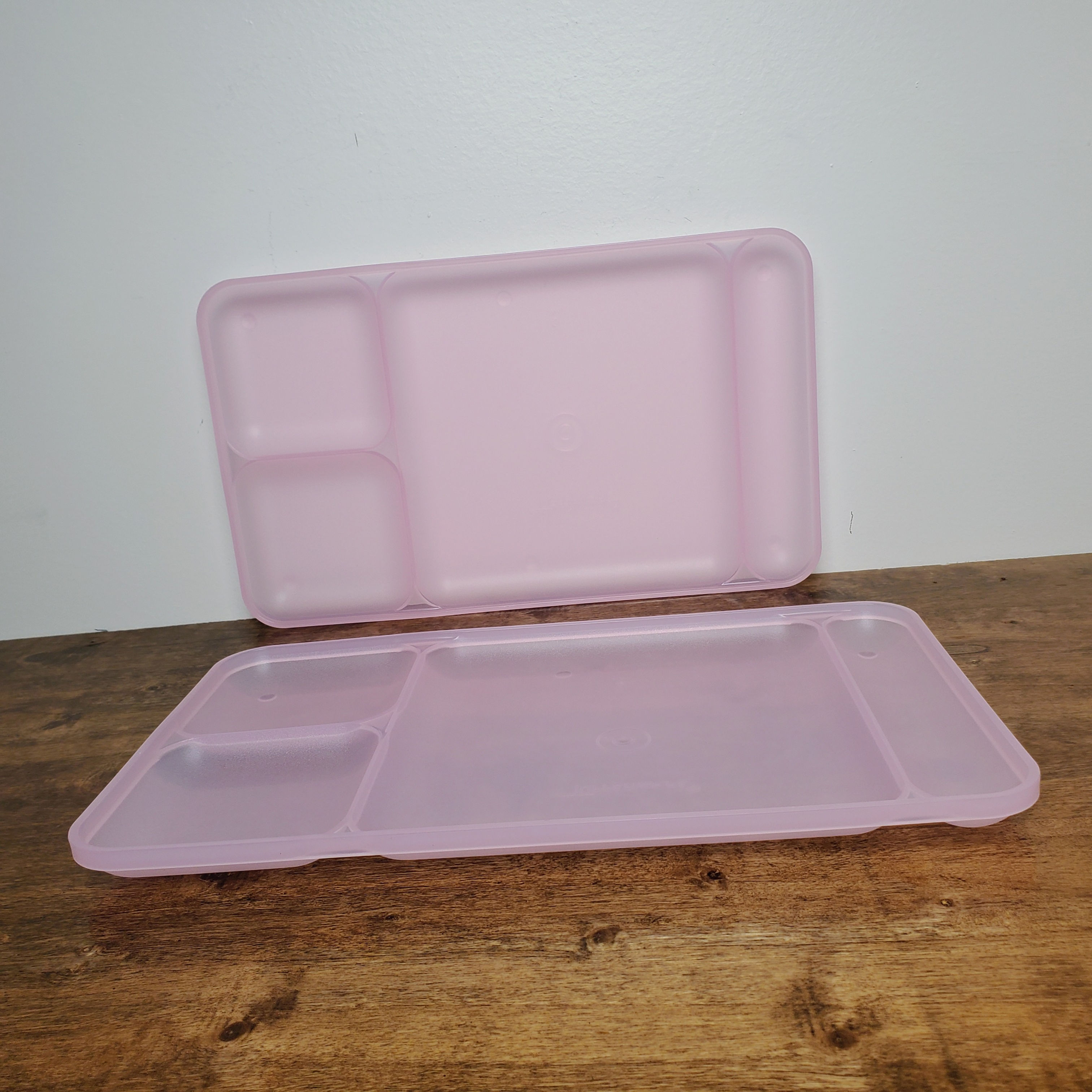 NEW! Tupperware Pastel Pink Divided Lunch Camping Picnic Trays Set of 2 #1535