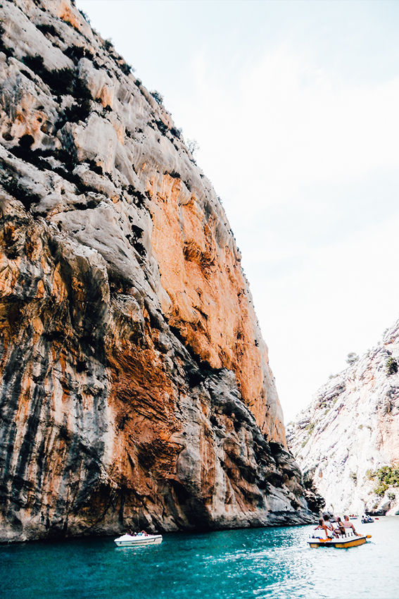 Gorges du Verdon Frankrijk, een van de mooiste natuurparken van Europa. Lees nu onze reisgids met al onze reistips voor jouw vakantie in Frankrijk en de Gorges de Verdon.