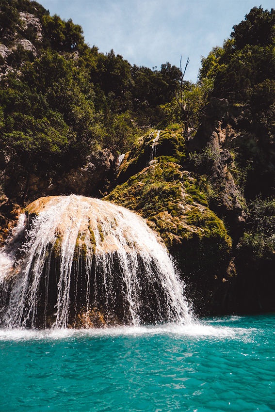Gorges du Verdon Frankrijk, een van de mooiste natuurparken van Europa. Lees nu onze reisgids met al onze reistips voor jouw vakantie in Frankrijk en de Gorges de Verdon.