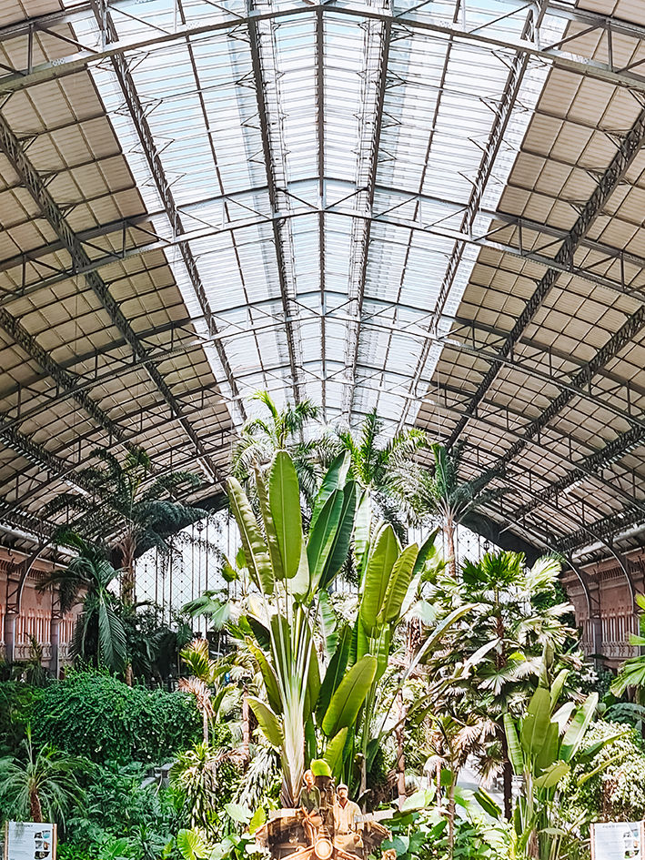 Ga jij binnenkort op stedentrip naar Madrid? Dan hebben wij een blog vol tips voor je klaarstaan. Wij delen met jou deel 2 van onze selfguided wandelroutes door Madrid. Wandel langs de mooiste bezienswaardigheden in Madrid en proef de sfeer van Madrid. Lees het nu op onze reisblog Kusjes van ons.