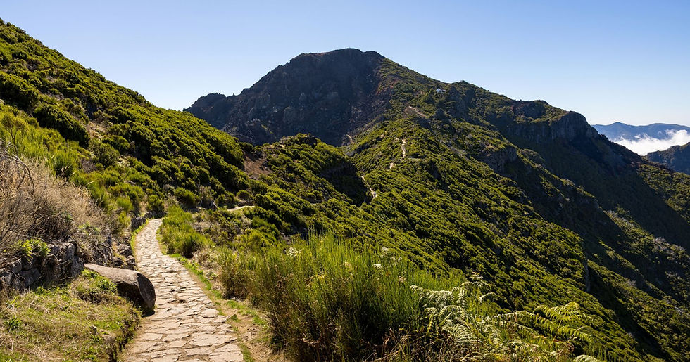Wandelen van Pico do Arieiro naar Pico Ruivo op Madeira