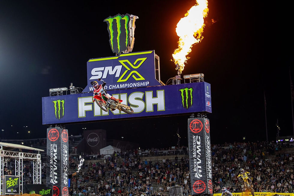 Hunter Lawrence domina em Birmingham com vitórias consecutivas e amplia vantagem na liderança do campeonato