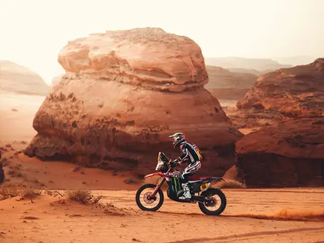 Com a Honda nos três primeiros lugares da quarta etapa, Schareina é o novo líder do Rally Dakar 2026