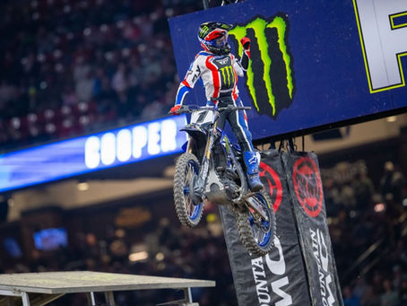 O atual campeão Cooper Webb conquista sua primeira vitória da temporadaapós disputa da Tríplice Coroa em Houston