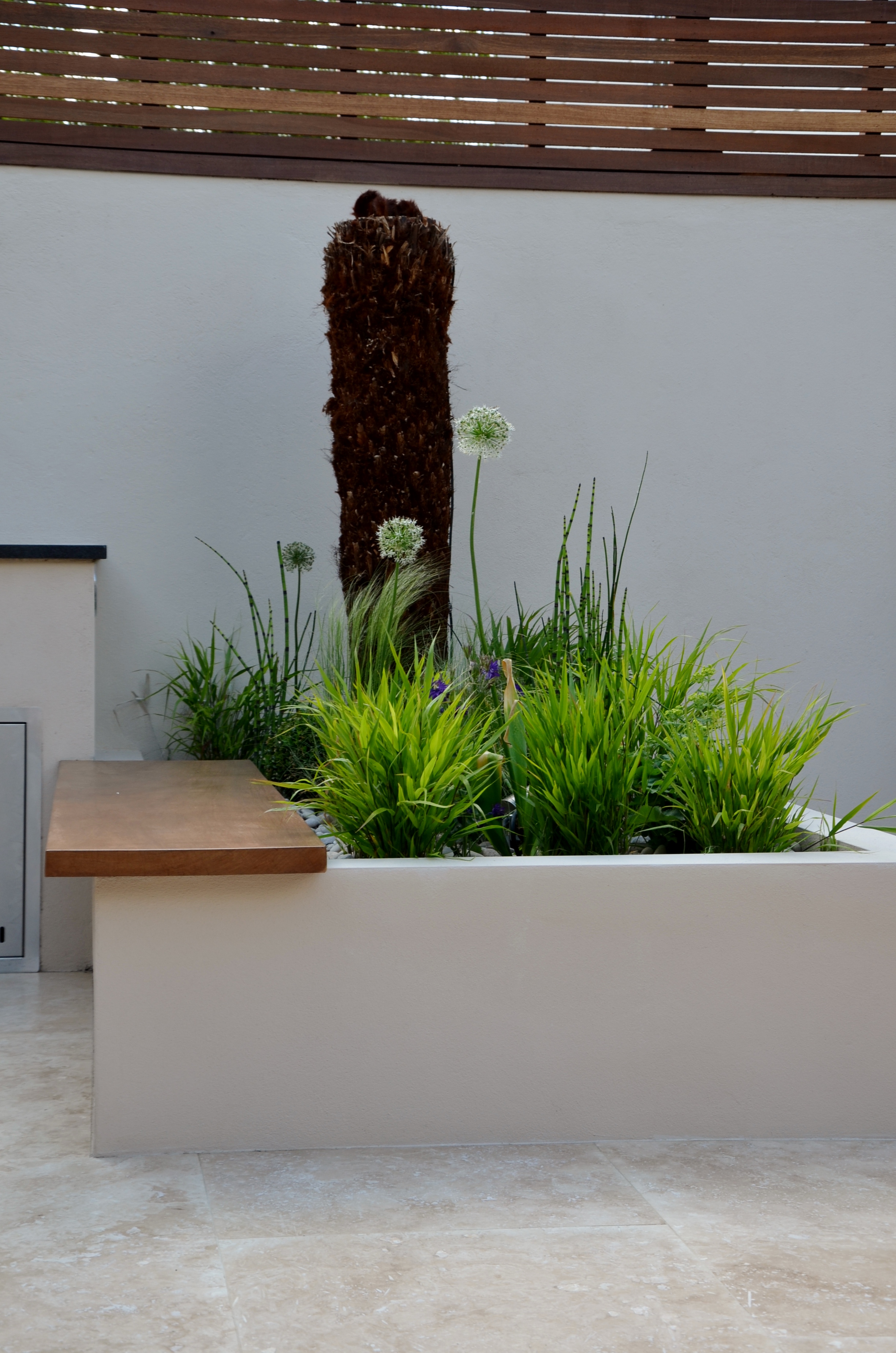 modern garden design outdoor room with kitchen seating barnes islington