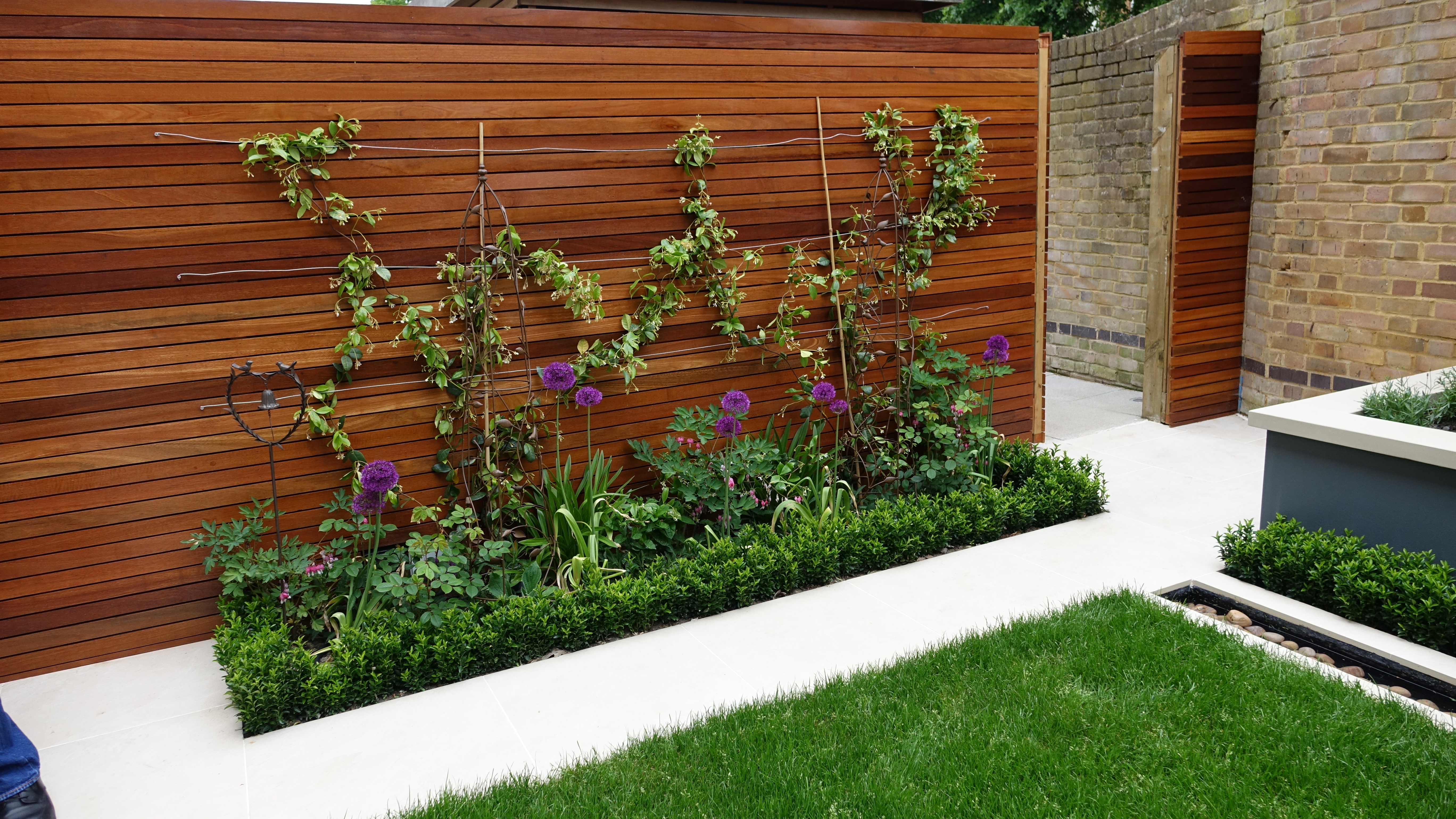 jasmine and mixed planting in formal pla