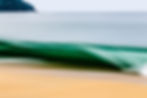 Fotografia artística de onda verde utilizando movimento intencional de câmera.