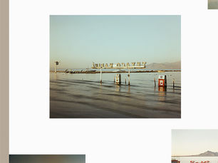 livro branco com fotos de paisagem e texto Richard Misrach on Landscape and Meaning; logo aperture no canto inferior direito.